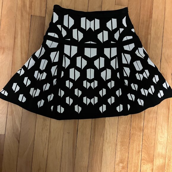 Diane Von Furstenberg Mini Geometric Black and White Skirt Small - Picture 1 of 7